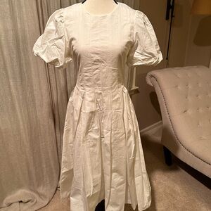 Elegant Anthropologie White Puff Sleeve cotton Dress, worn once size XS